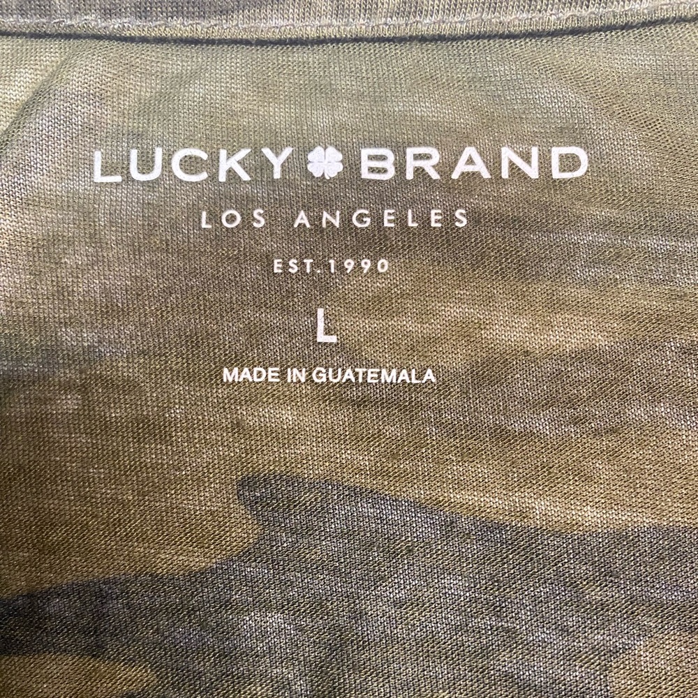 Lucky Brand Short Sleeve Camo V Neck T-Shirt Women’s Large - Picture 3 of 3